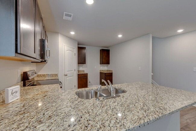Building Photo - Spacious 5-Bedroom Home in Southgrove – Move-In Ready!