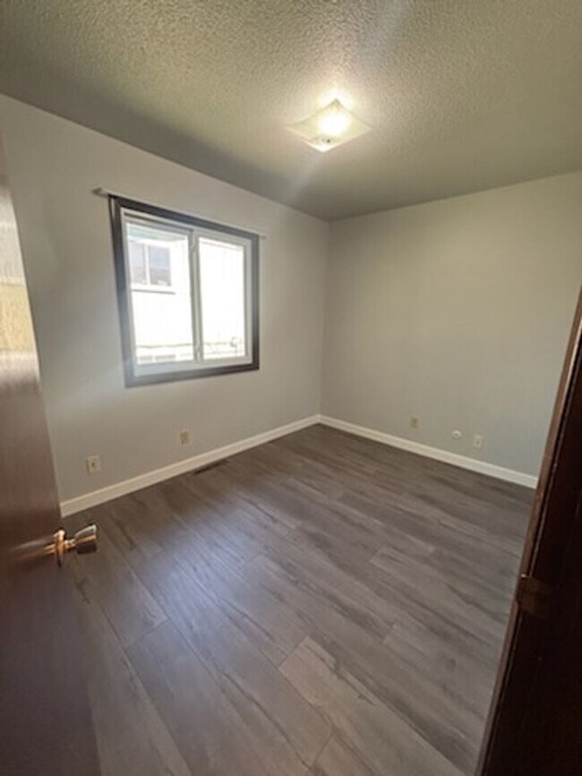 Building Photo - 3 BEDROOM | 2 BATH | SPACIOUS RAPID VALLEY...