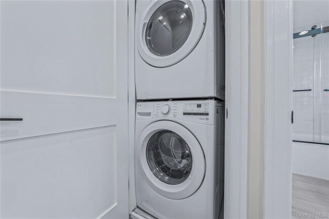 Building Photo - 110 School St