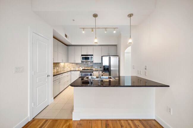 Building Photo - 3333 Allen Pkwy