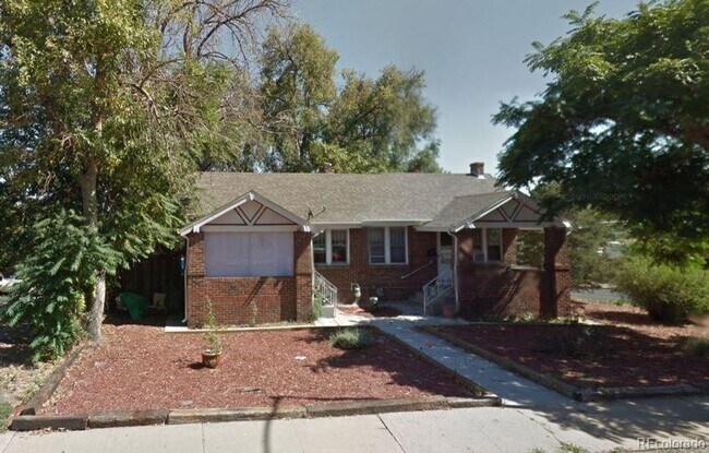 Building Photo - NICE 4-BEDROOM DUPLEX UNIT WITH GARAGE IN SUNNYSIDE! WATER, SEWER & TRASH INCLUDED!