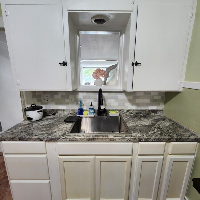 Building Photo - 1018 Court St