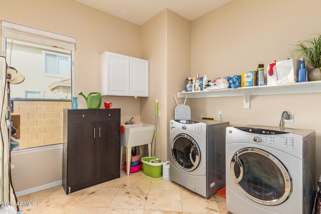 Building Photo - 423 E Mead Dr