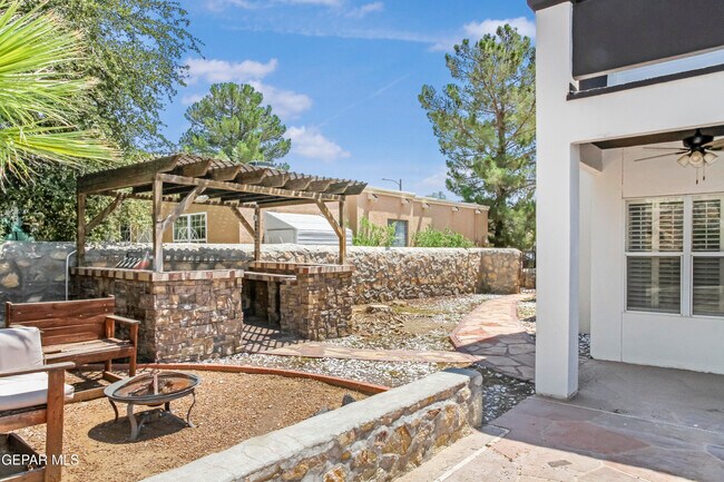 Building Photo - 6529 Jim De Groat Dr