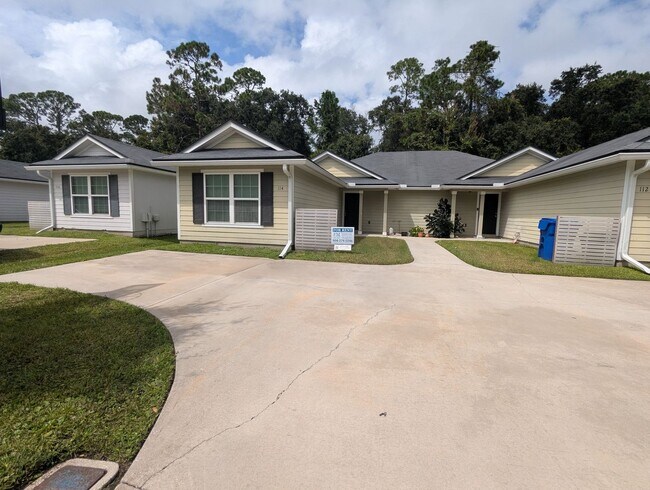 Primary Photo - GREAT 3/2 Duplex READY FOR IMMEDIATE MOVE-...