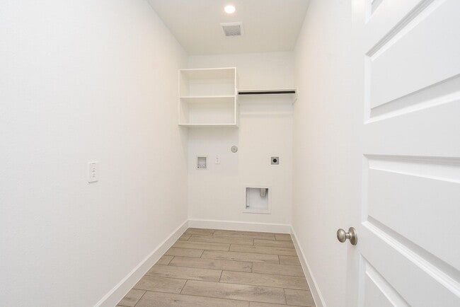 Building Photo - 611 Sand Branch Dr