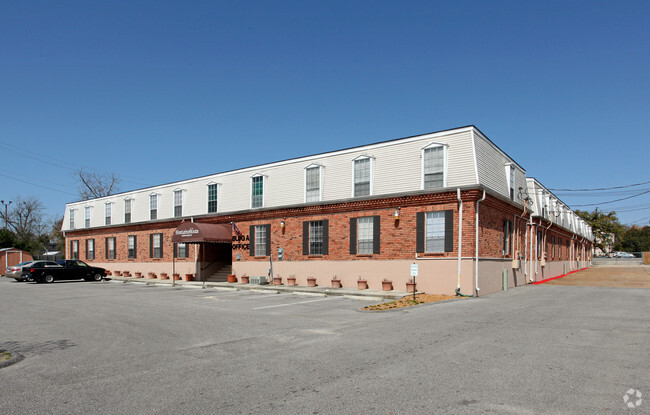 Primary Photo - Fontainebleau Apartments