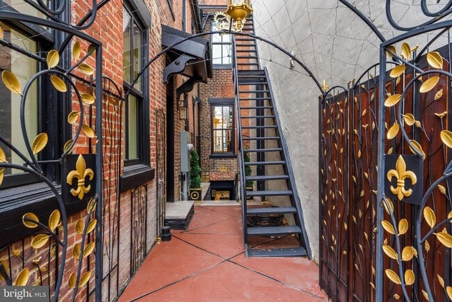 Building Photo - 810 Prince St