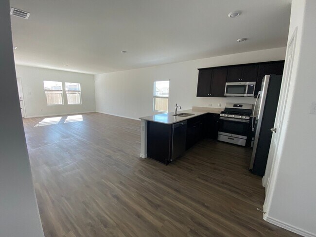 Building Photo - 117 Akela Wy