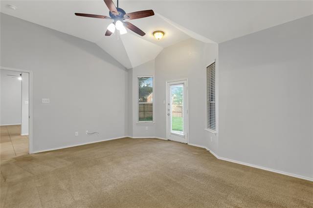 Building Photo - 932 Peach Ln