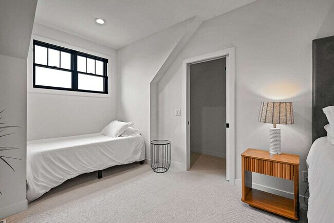 Building Photo - 1678 Archer Ave