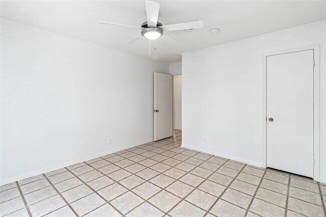 Building Photo - 730 N Sarah Jo St