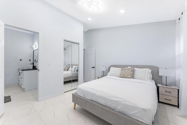 Building Photo - 13947 Geranium Pl