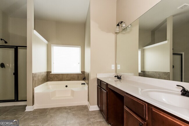 Building Photo - 4893 Longview Run