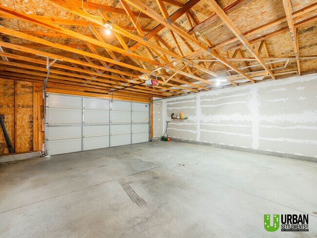 Building Photo - South Hill Gem! Spacious 3 Bedroom Home with Garage