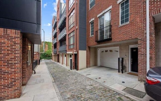Building Photo - 114 Quarry St