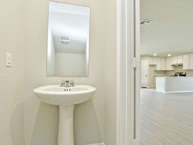 Building Photo - 1950 SF Home in San Antonio - 4 BR /2 BA - WATERWHEEL!!!