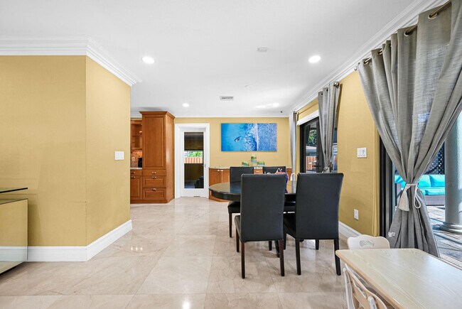 Building Photo - 836 Orchid Dr