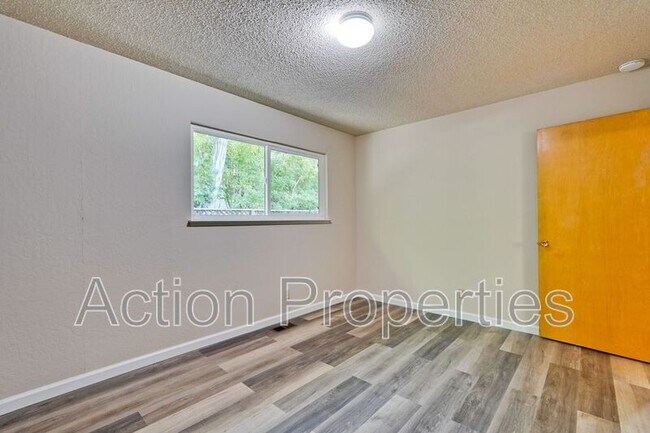 Building Photo - 67 Holbrook Ln