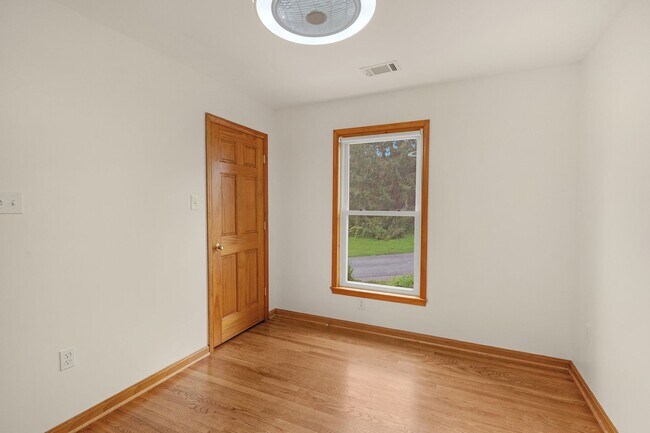 Building Photo - 505 4th