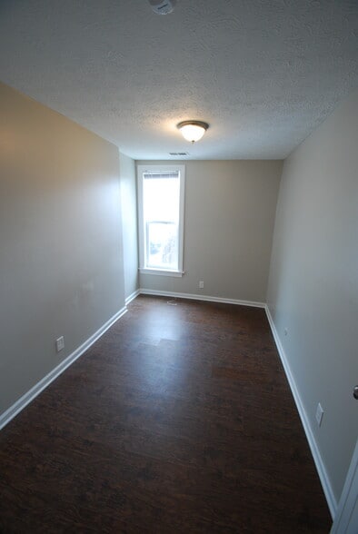 Building Photo - 452 W 3rd Ave