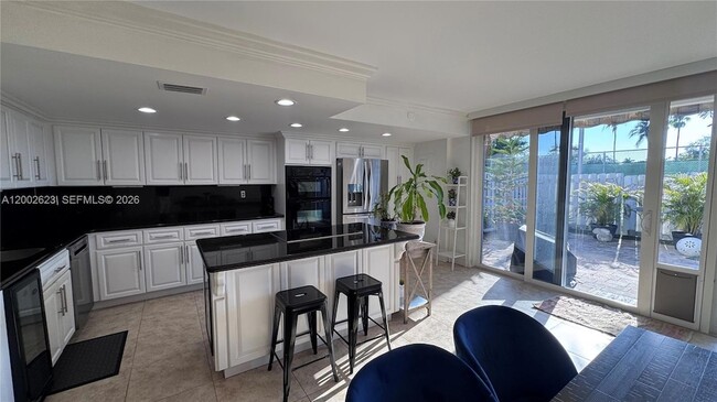 Building Photo - 903 NE 27th Ave