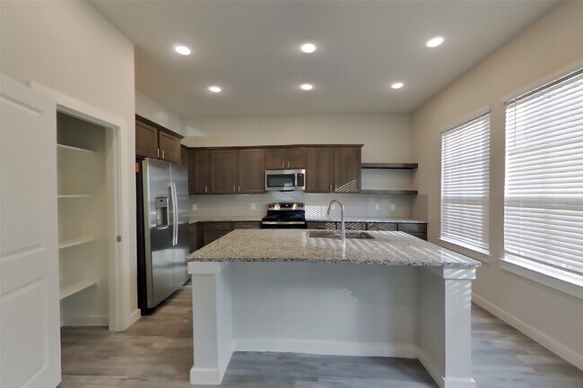Building Photo - 9835 Willow Creek Commerce Dr