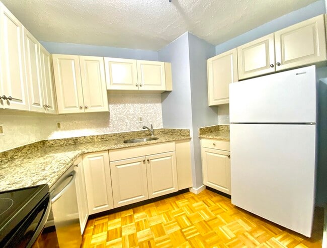 Building Photo - 90 Quincy Shore Dr