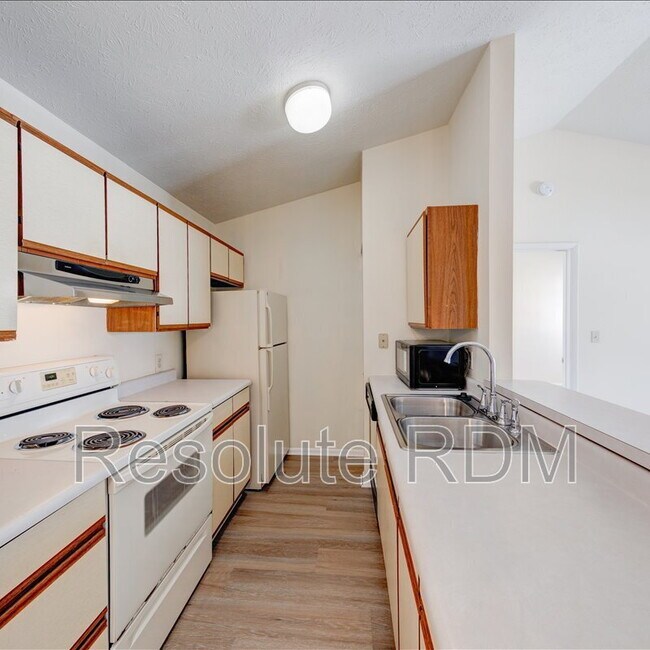 Building Photo - 4381 Village Parkway Cir W