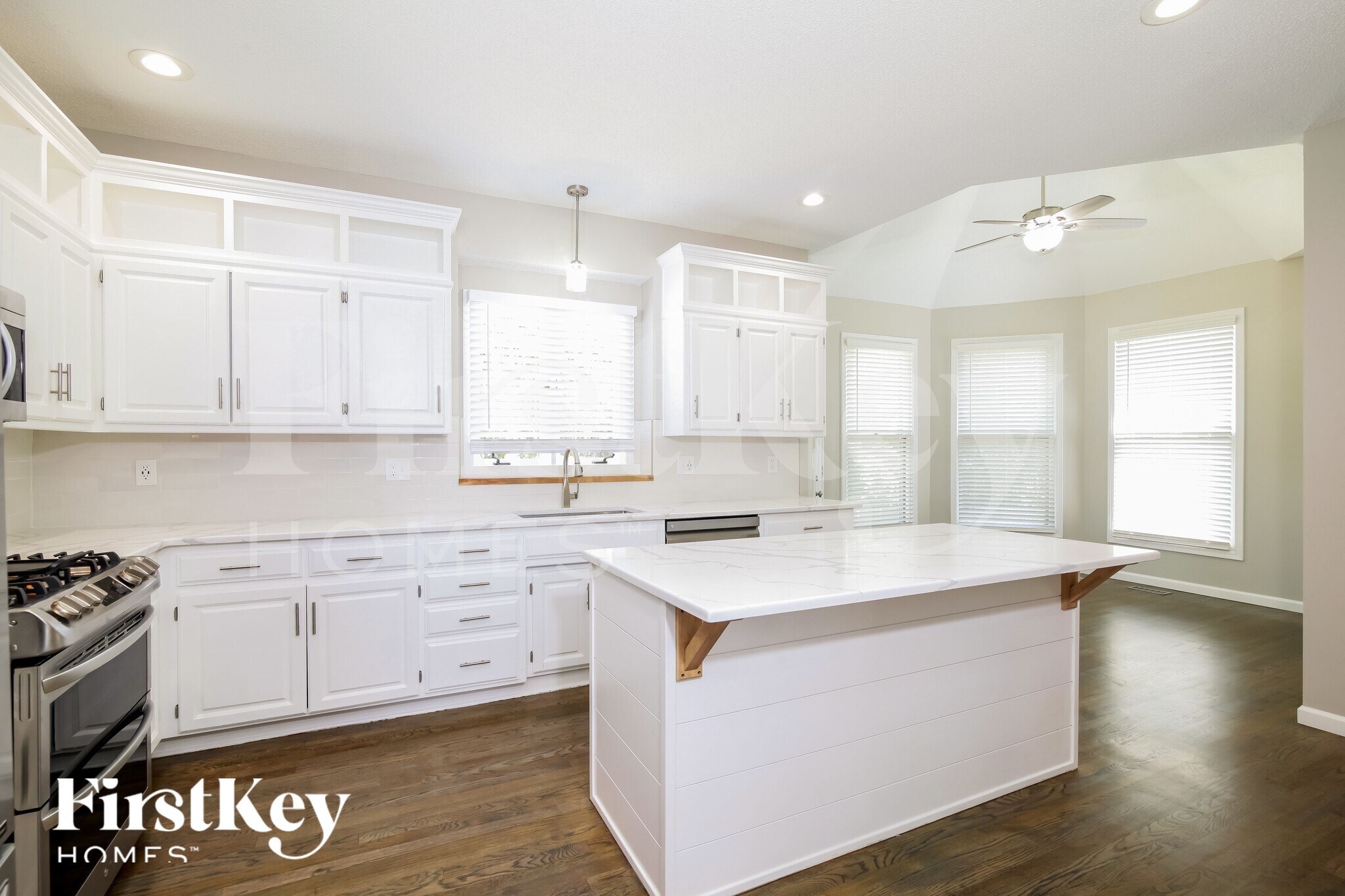 Building Photo - 15211 Maple St