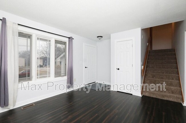 Building Photo - 2400 Rocklyn Dr