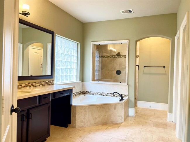 Building Photo - 8338 Sedona Ridge Dr