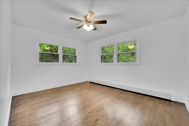 Building Photo - 1001 Oak Ln