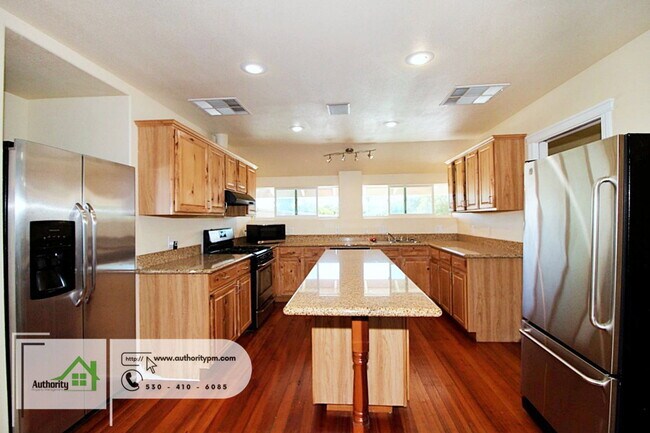 Building Photo - 2391 Placer St