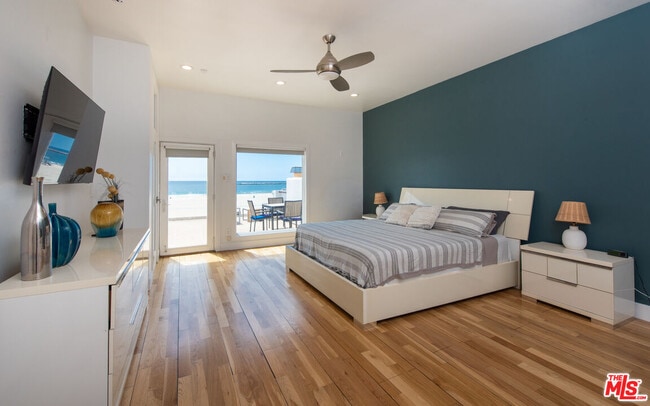 Building Photo - 6419 Ocean Front Walk