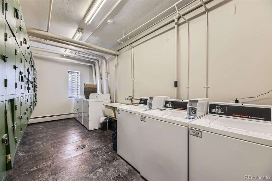 Laundry Facility - 1050 N Corona St