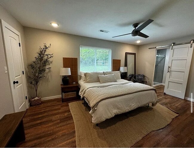 Building Photo - 1739 Creek Ct