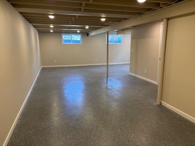 Building Photo - 3 Bedroom, 2 Bath Single Family Home in Cl...
