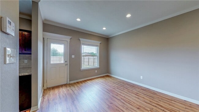 Building Photo - 2700 Horse Haven Ln