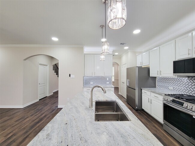 Building Photo - 21422 Beverly Chase Dr