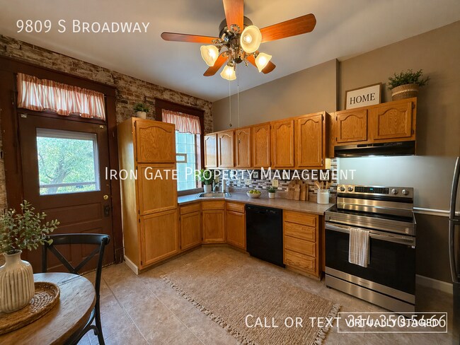 Building Photo - 9809 S Broadway