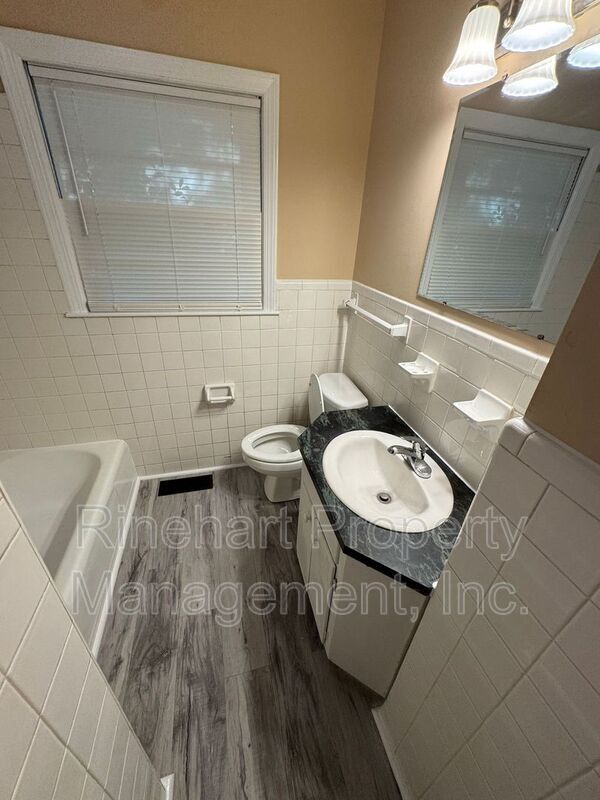 Building Photo - 1042 Westover Cir