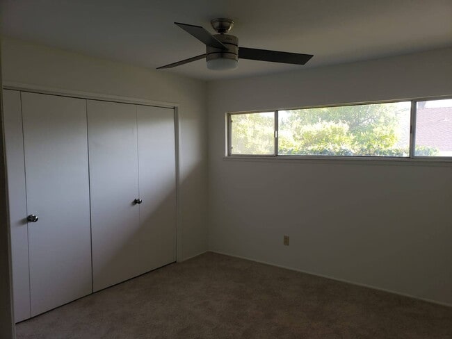 Building Photo - 1907 Clover Way