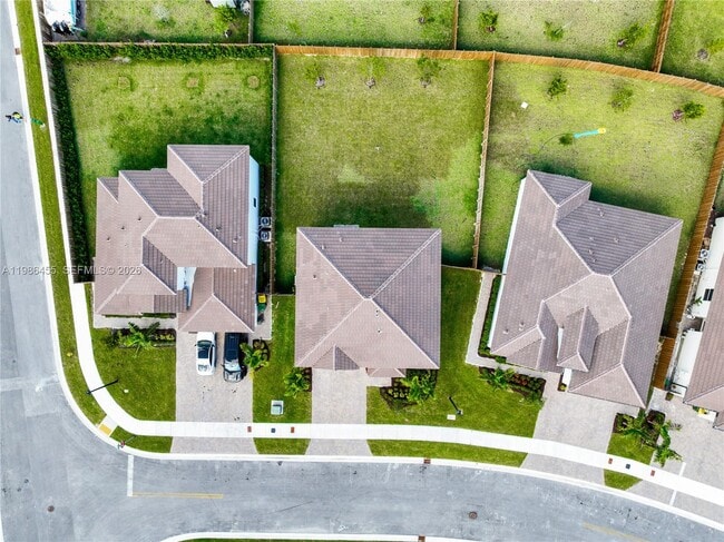 Building Photo - 2333 SE 28th St