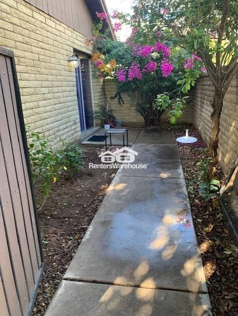 Building Photo - 2515 S Maple Ave