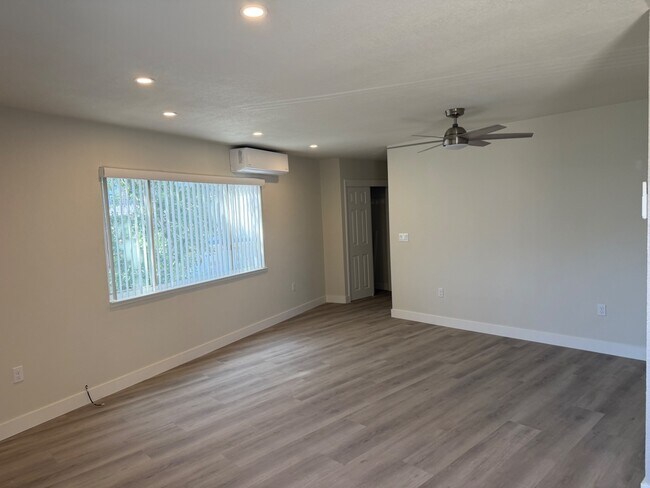 Building Photo - 130 Village Ct