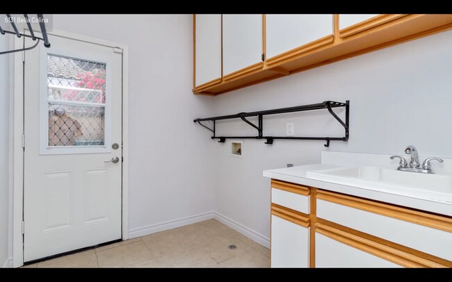 Building Photo - Incredible Rancho Del Oro Home!