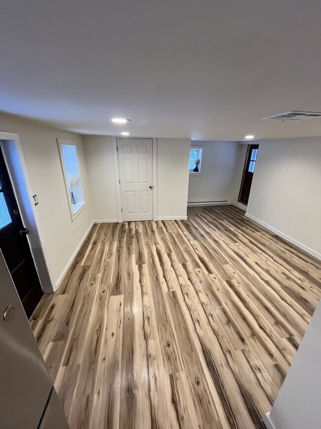 Building Photo - 190 Davenport St