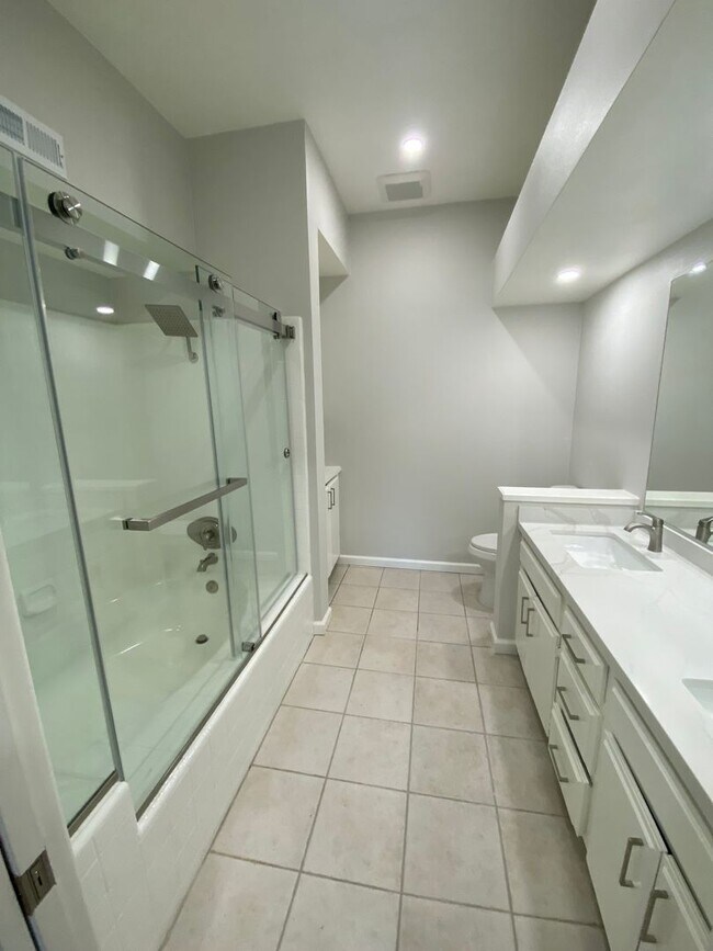 Building Photo - Completely Remodeled 2 Bedroom, 2 Bathroom...
