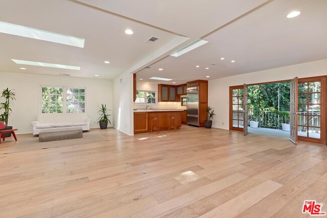 Building Photo - 7586 Woodrow Wilson Dr